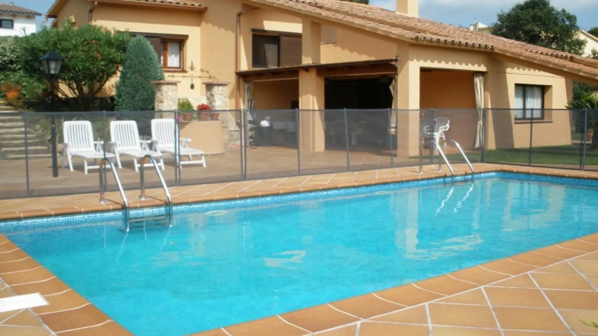 Villa In Lloret De Mar - 104835 By Mo Rentals Hiszpania